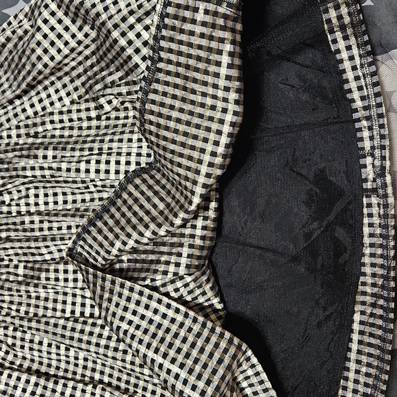 Global girl golden sparkling and black skirt - Picture 6 of 8